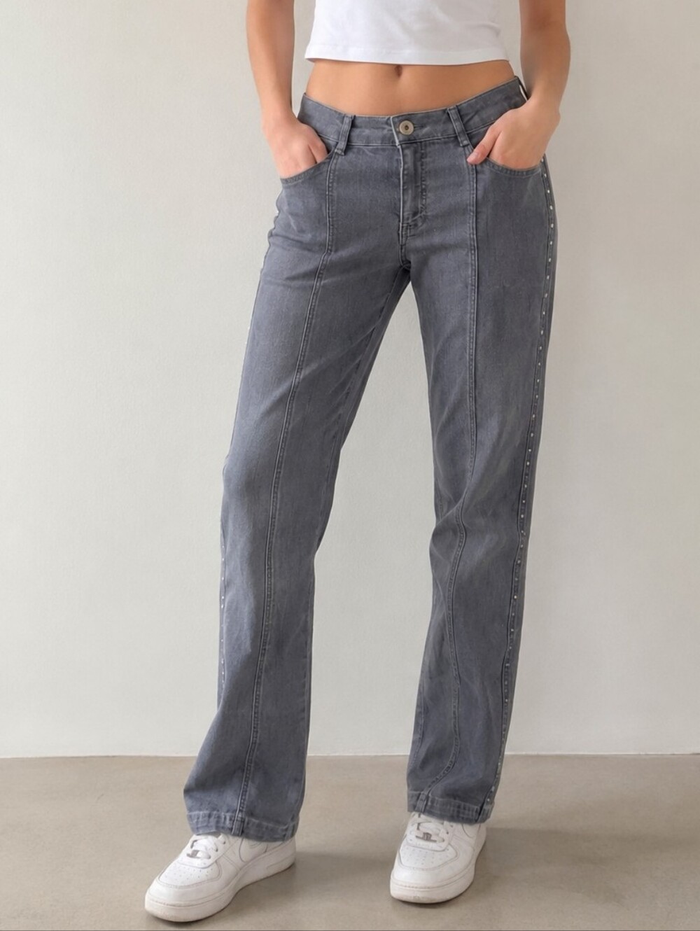 Straight Leg Women's Jeans in Washed Gray